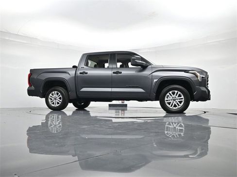 Used 2022 Toyota Tundra SR5 w/ SR5 Convenience Package image 33
