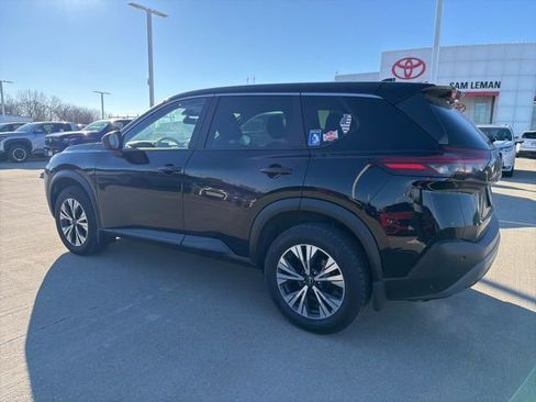 Used 2023 Nissan Rogue SV image 8