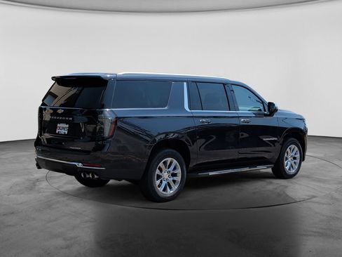 Used 2025 Chevrolet Suburban Premier AWD/4WD image 7