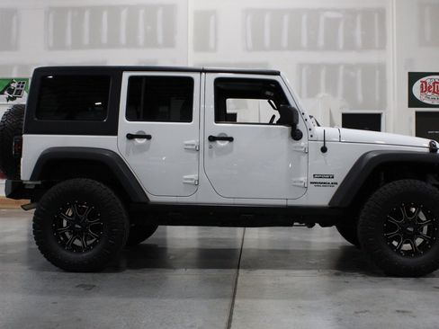 Used 2016 Jeep Wrangler Unlimited Sport w/ Quick Order Package 24S AWD/4WD image 25