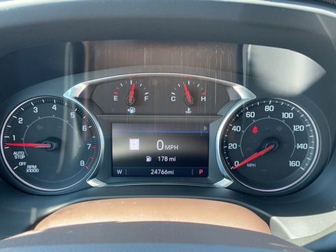 Used 2023 GMC Acadia SLT w/ Preferred Package FWD image 14