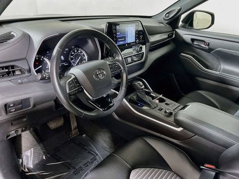 Used 2021 Toyota Highlander XSE AWD/4WD image 9