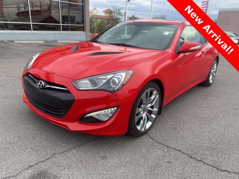 Used 2014 Hyundai Genesis 3.8 image 1