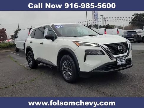 Used 2021 Nissan Rogue S image 2