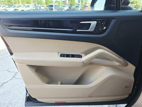 Used 2019 Porsche Cayenne AWD/4WD image 32