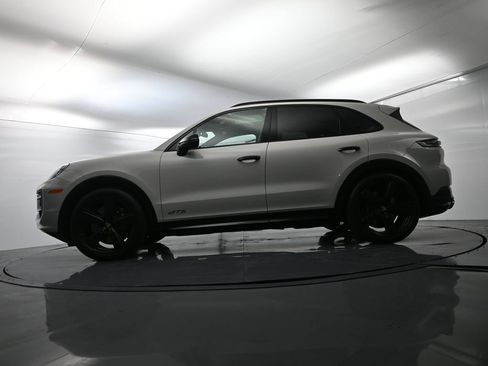 Certified 2026 Porsche Cayenne GTS AWD/4WD image 47