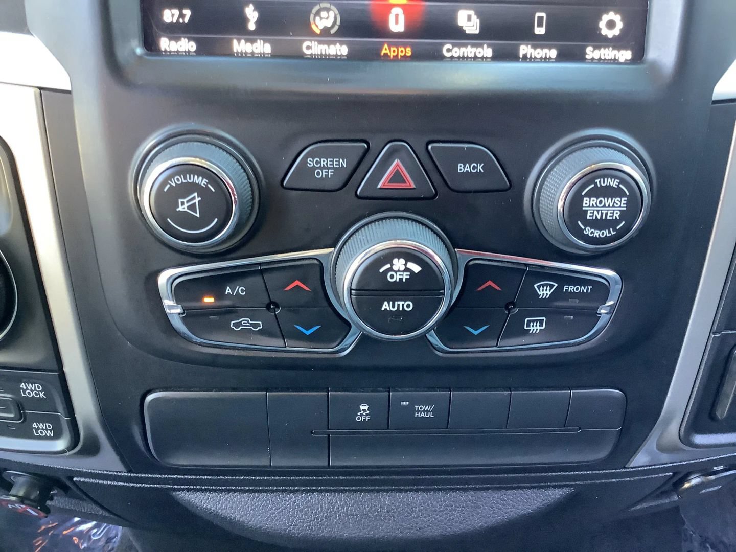 Used 2019 RAM 1500 Classic SLT w/ Luxury Group AWD/4WD image 31