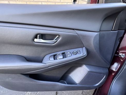 New 2025 Nissan Sentra SV w/ Trunk Package FWD image 22