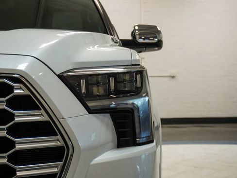 Used 2025 Toyota Sequoia Capstone AWD/4WD image 39