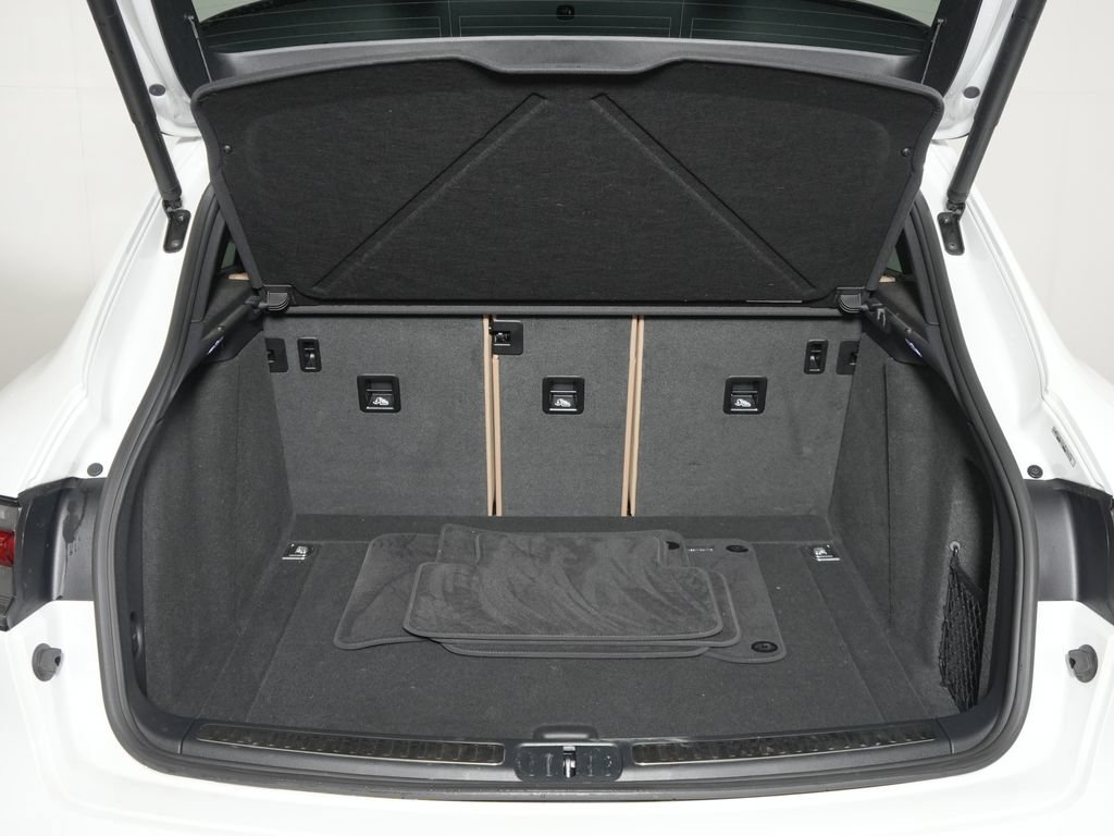 Certified 2025 Porsche Macan w/ Premium Package Plus AWD/4WD image 40