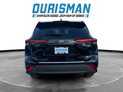 Used 2021 Toyota Highlander XLE image 5