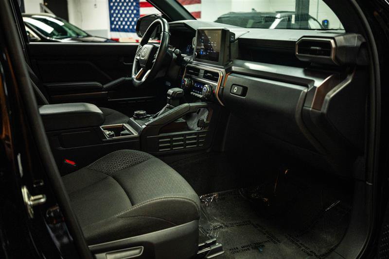 Used 2025 Toyota 4Runner SR5 AWD/4WD image 13