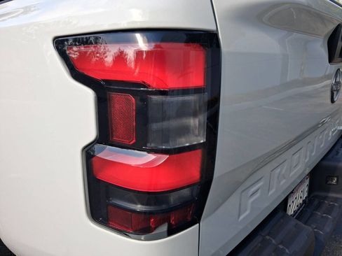 Used 2022 Nissan Frontier SV image 11