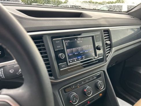 Used 2023 Volkswagen Atlas Cross Sport SE AWD/4WD image 4