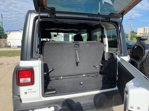 Used 2022 Jeep Wrangler Sport AWD/4WD image 18