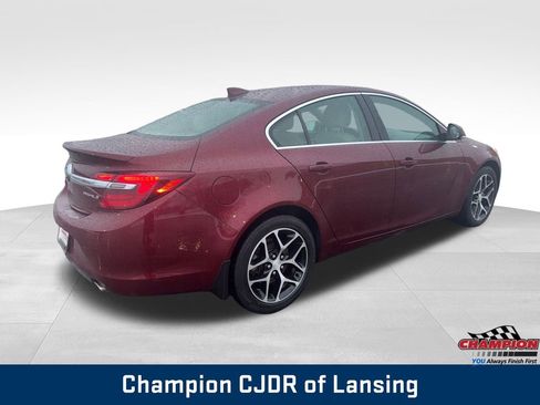 Used 2017 Buick Regal Sport Touring image 5