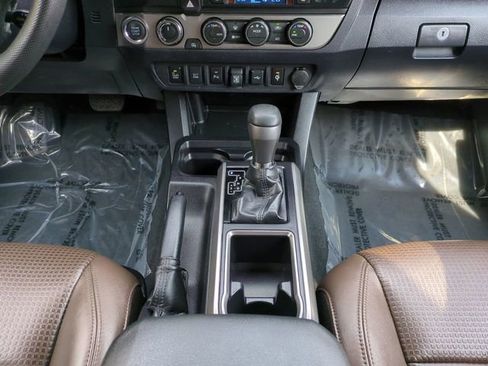 Used 2021 Toyota Tacoma Limited image 19