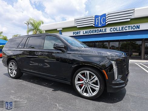 Used 2026 Cadillac Escalade ESV Platinum Sport AWD/4WD image 4