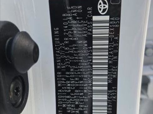 Certified 2025 Toyota Corolla SE image 38