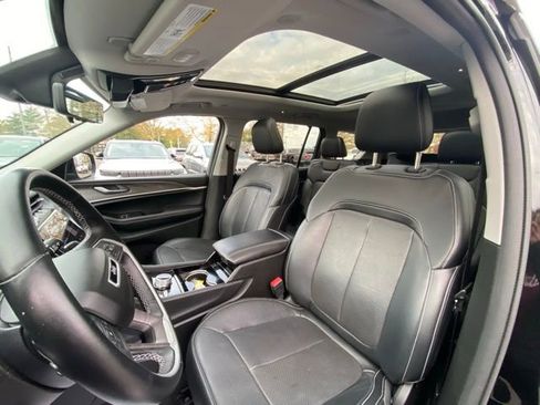 Certified 2021 Jeep Grand Cherokee L Limited w/ Luxury Tech Group II image 23