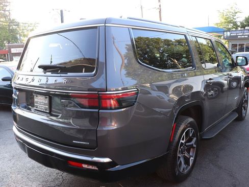 Used 2024 Jeep Wagoneer L Series III w/ Flexible Seating Group AWD/4WD image 5
