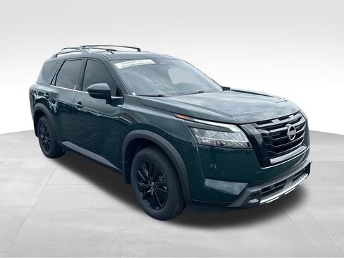 Used 2024 Nissan Pathfinder SL w/ Black Appearance Package AWD/4WD image 7