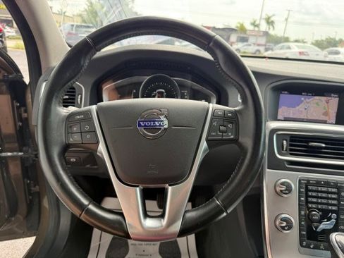 Used 2018 Volvo V60 T5 Cross Country AWD/4WD image 19