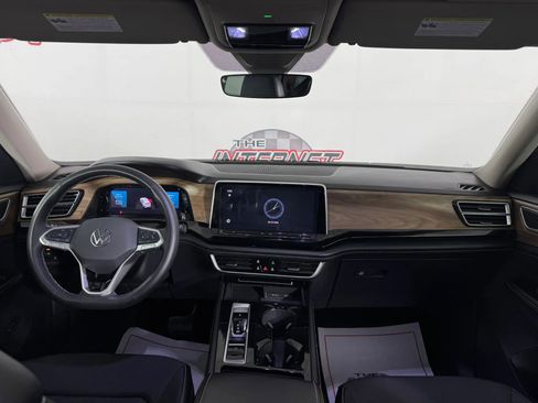 Used 2024 Volkswagen Atlas SE image 11