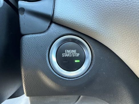 Used 2023 Chevrolet Equinox LT image 28