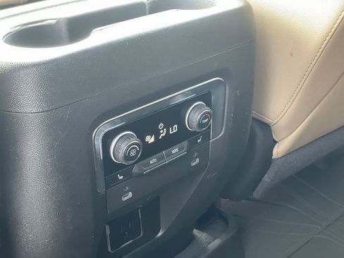 Certified 2022 Chevrolet Suburban Premier AWD/4WD image 22