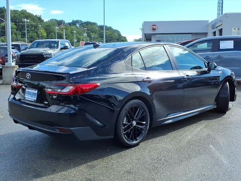 Used 2025 Toyota Camry SE FWD image 4