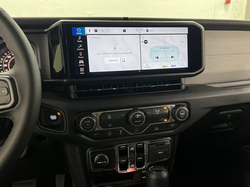 New 2025 Jeep Gladiator Sport AWD/4WD image 20
