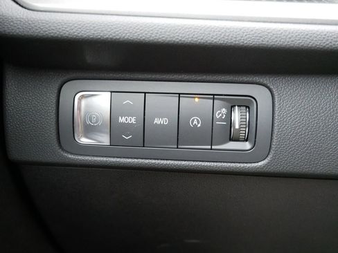 Used 2024 Chevrolet Traverse LT AWD/4WD image 28