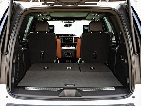 Used 2023 GMC Yukon Denali Ultimate image 24