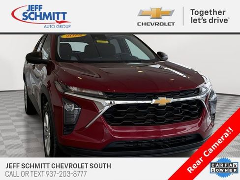 Certified 2025 Chevrolet Trax LS image 1