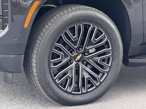 New 2026 Chevrolet Suburban Premier image 18