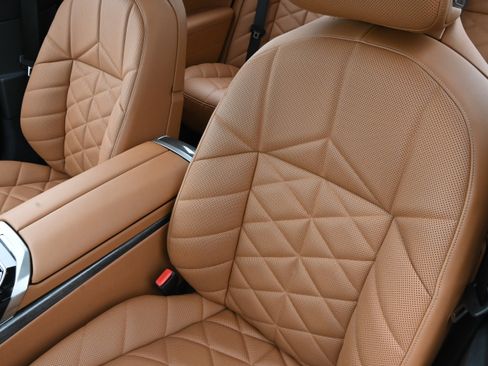 Certified 2023 BMW 740i w/ Parking Assistance Package image 12