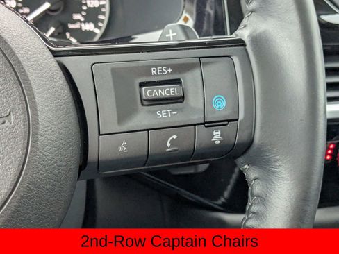 Used 2022 Nissan Pathfinder SV w/ SV Premium Package image 12