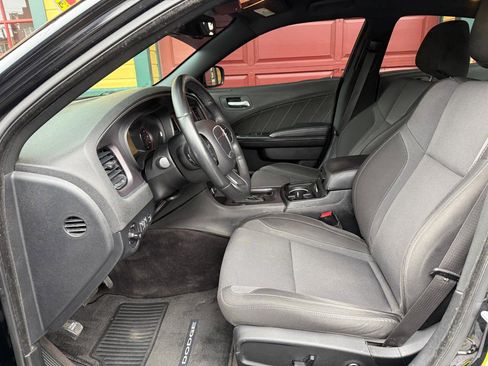 Used 2017 Dodge Charger SXT w/ Navigation & Travel Group image 10