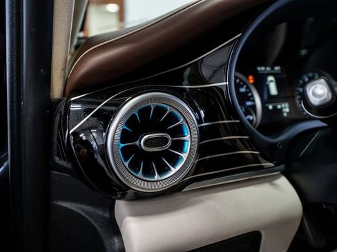 Used 2020 Mercedes-Benz Metris Passenger image 31