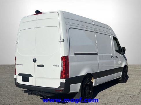Used 2025 Mercedes-Benz Sprinter 2500 image 3