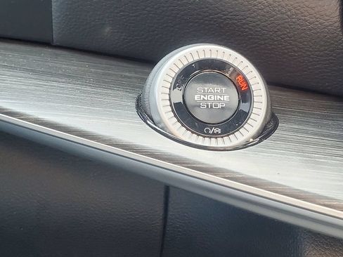 Used 2024 Jeep Wagoneer L Series III w/ Premium Group I AWD/4WD image 18