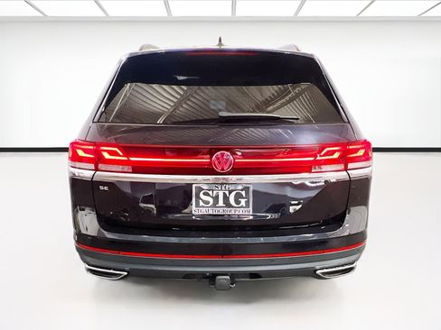 Used 2024 Volkswagen Atlas SE w/ Panoramic Sunroof Package FWD image 5