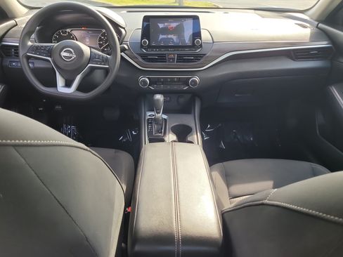 Used 2025 Nissan Altima 2.5 SV FWD image 14