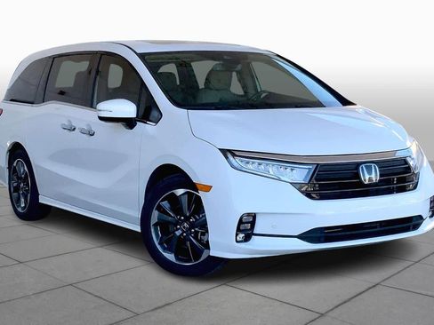 Used 2023 Honda Odyssey Elite image 3