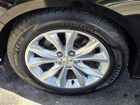 Used 2021 Chevrolet Malibu LT FWD image 29