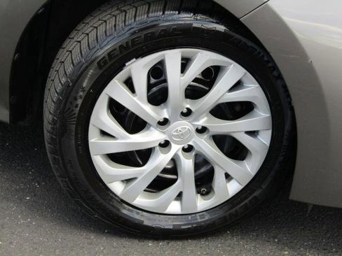Used 2018 Toyota Corolla LE w/ Body Protection Package FWD image 5