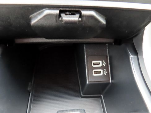 Used 2019 Ford Edge SEL image 29