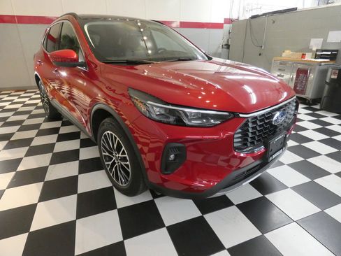 Used 2024 Ford Escape SE w/ PHEV Premium Package image 3