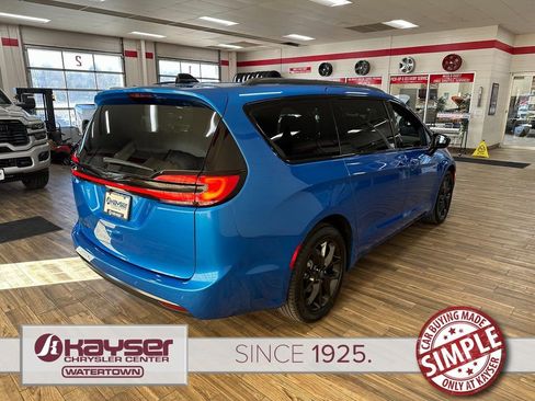 New 2026 Chrysler Pacifica Select w/ S Appearance Package FWD image 5
